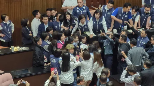 「金門坦克」壓境!黃捷崩潰尖叫 陳玉珍撂話:我1個卡10個