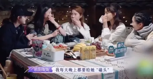 歐陽娜娜談獨扛家計真相！妮妮：我每天晚上給妹妹磕頭