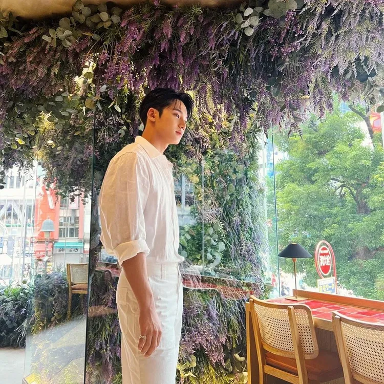 金珉奎的好身材受到金鐘國認證。翻攝金珉奎IG