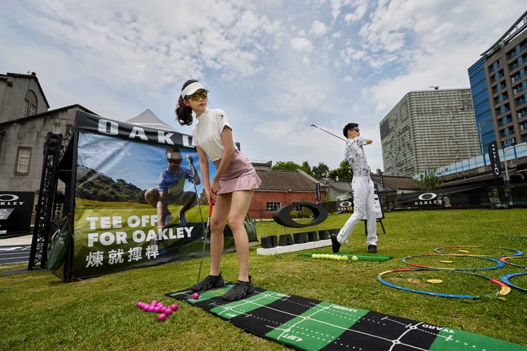 《Oakley備戰體驗場》煉就揮桿。品牌提供
