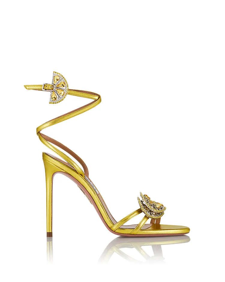 Gin Tonic香櫞黃高跟涼鞋，4萬元。品牌提供