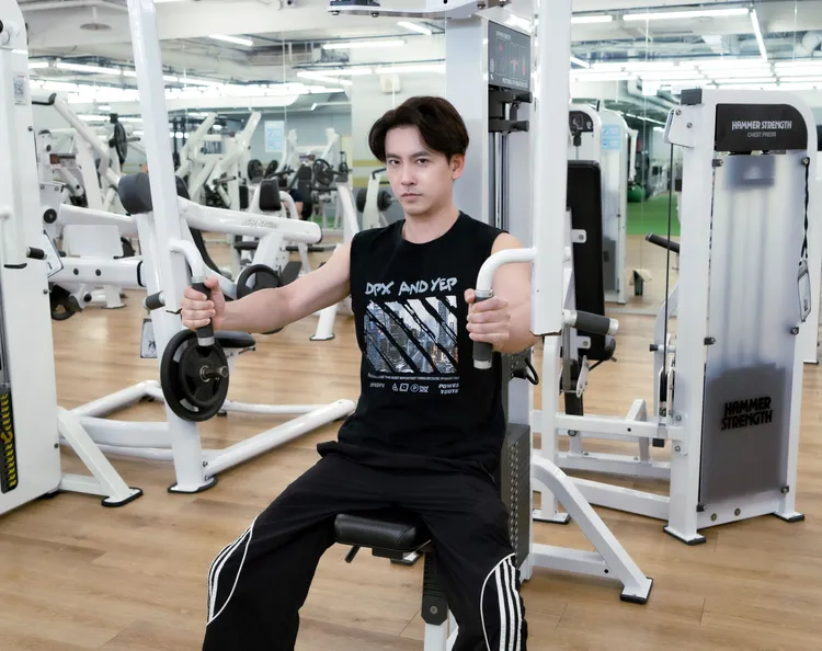 陳德修猛操肌肉。板橋對蛙練健身房提供