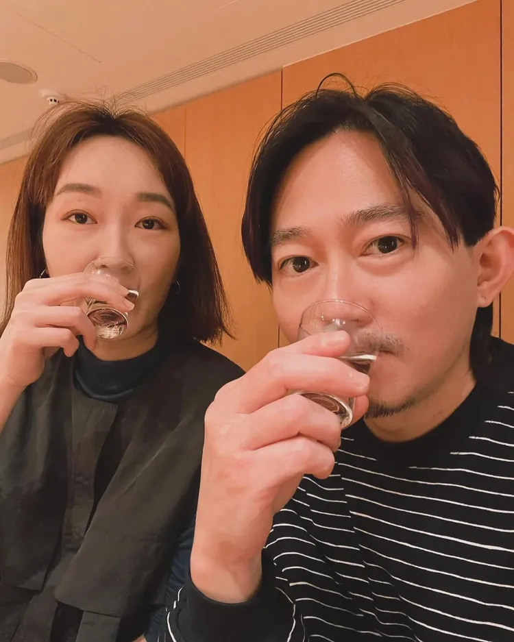 巴鈺（左）和老公前源才剛歡度結婚11年。翻攝巴鈺臉書