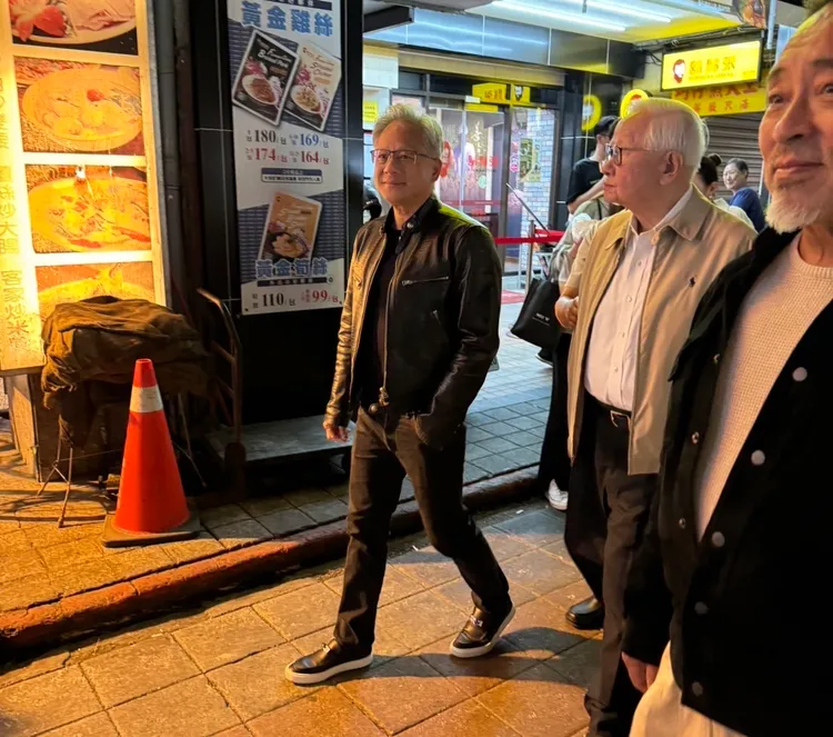 黃仁勳超愛逛台灣夜市和吃美食。特勤中心攝