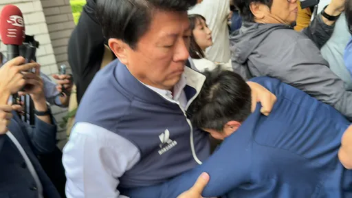 開戰了!謝龍介、鍾佳濱近身肉搏 4男1女多人混戰「頭髮全亂」