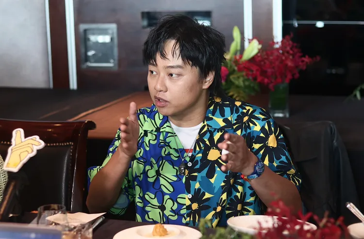 賴銘偉談到交往９年圈外女友的點滴。彭欣偉攝