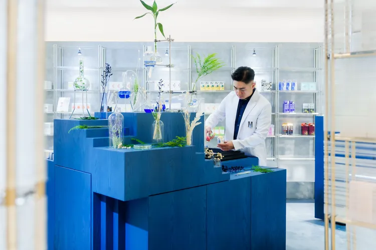 分子藥局進駐台北，以分子穿透細胞概念設計空間。業者提供