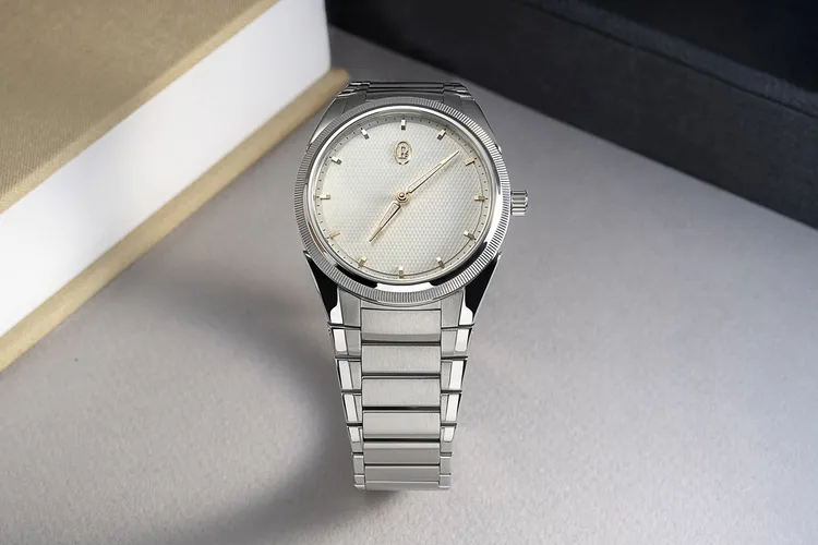 帕瑪強尼Tonda PF 36mm Sunlit Ivory象牙米SHH特別版腕錶，36mm，精鋼錶殼，Sunlit Ivory象牙米色表面，拋光和緞面打磨醫用級精鋼錶鏈，PF770自動上鍊自製機芯，動力儲存60小時，防水深度100米，全球限量50只，85萬800元。品牌提供