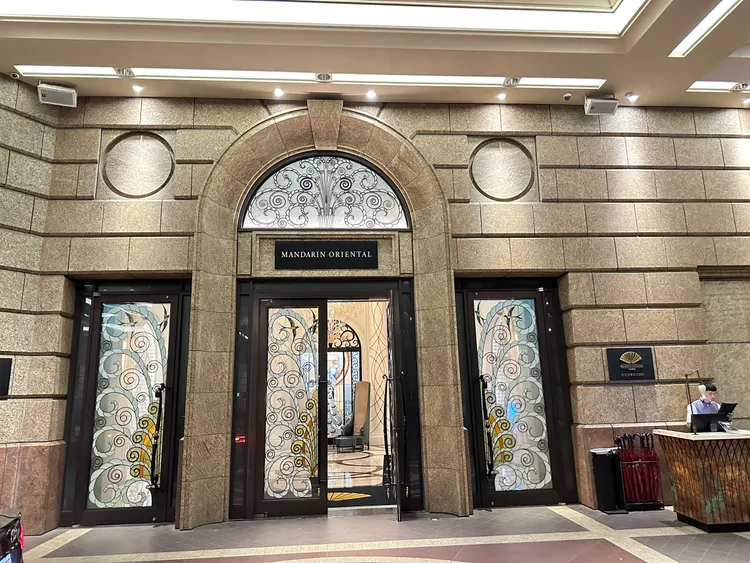 少女時代前主唱Jessica下榻文華東方酒店，與好友王心凌敘舊一整晚。特勤中心攝