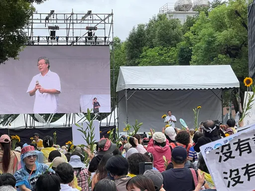 楊烈突現身「青鳥行動」 全場沸騰!抗議民眾:我淚噴了