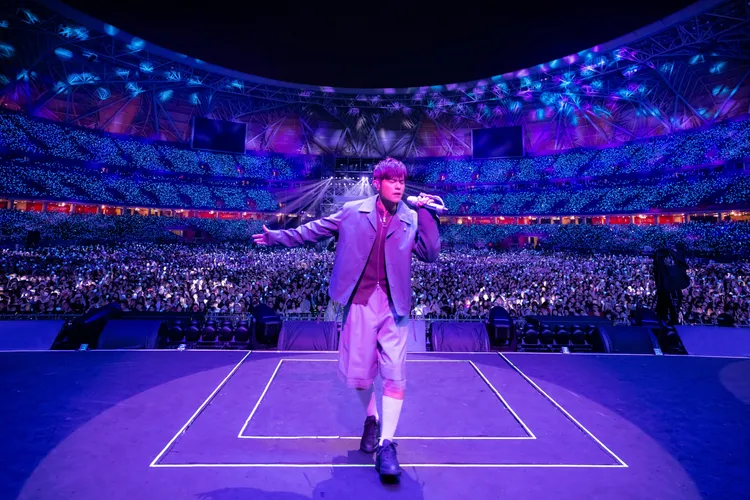 周杰倫在杭州演唱會搶先穿DIOR Gravity Leather皮革系列單品。杰威爾提供