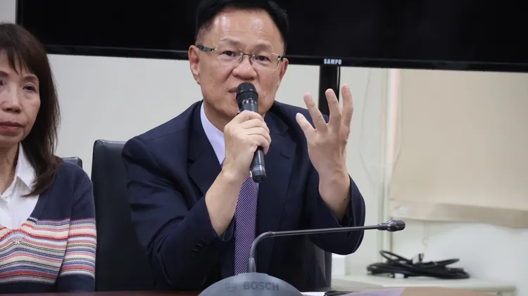 立委張啟楷關心供電問題。記者葉家瑋攝