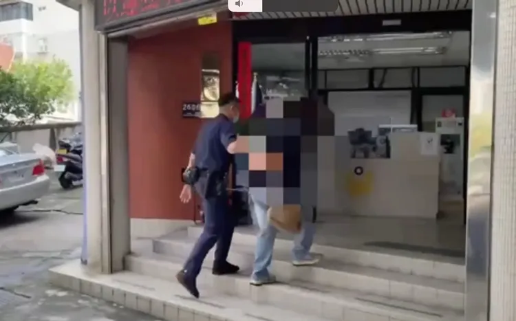 黃男曾有偷泳衣的前科，警方調閱監視器逮人。翻攝畫面