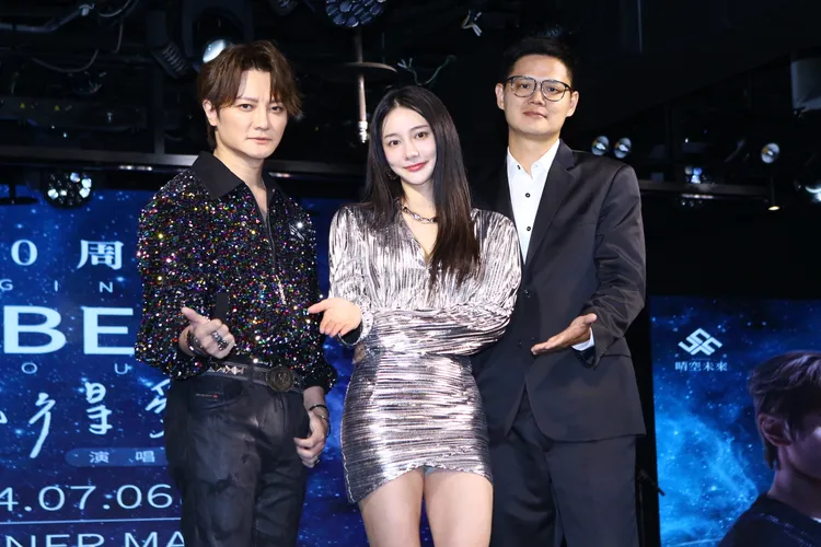 阿沁（左起）、崔呈媛、晴空未來老闆Allen同台。攝影中心攝