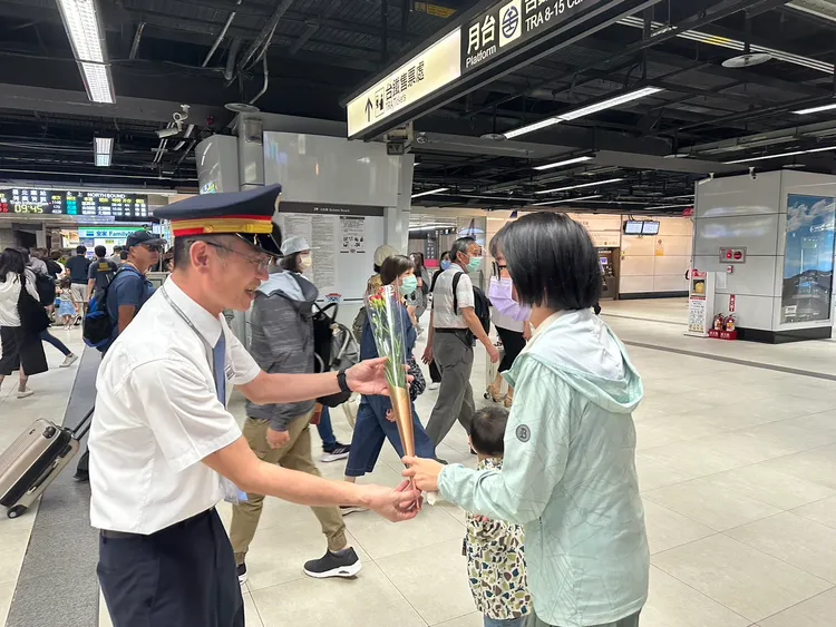 台鐵預估5月10日至5月13日合計搭乘人數將突破300萬人次，創近年新高。台鐵提供