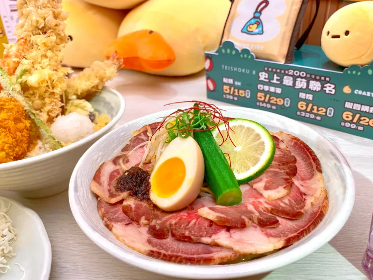 「花見豚骨拉麵」將片片叉燒交疊於拉麵上。莊偉祺攝