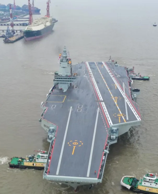 福建號今天早上已經離開碼頭。翻攝中國解放軍網