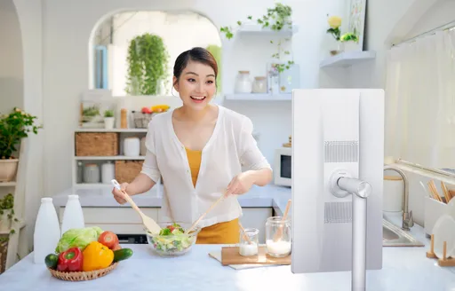 OVO發表Warpple行走的大平板、小方塊投影機!超短焦Neo無框電視上市