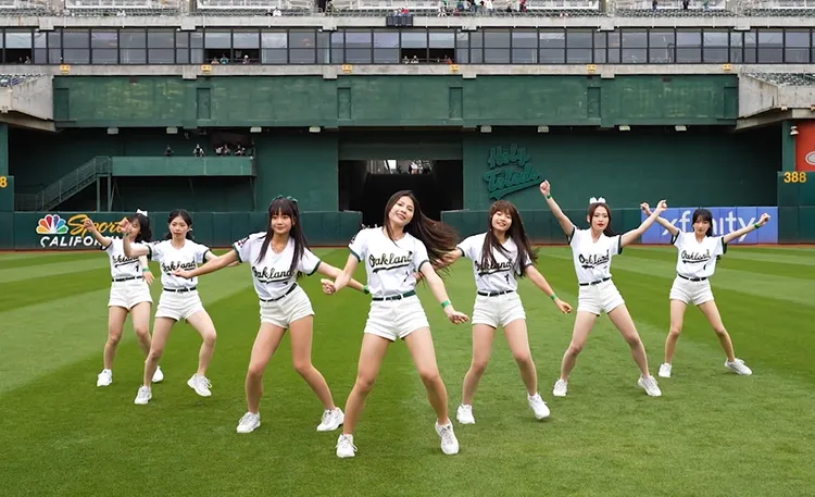 台鋼雄鷹啦啦隊Wing Stars今天在奧克蘭運動家球場舉行的「台灣日」活動演出。舊金山台灣日提供