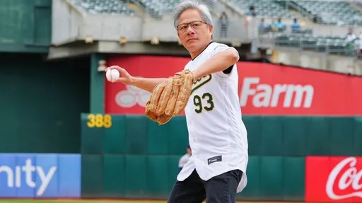 黃仁勳開球處女秀!美職舊金山台灣日 穿93號球衣有特殊意涵