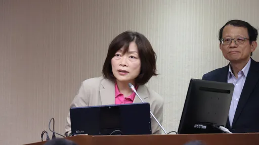 質詢台首秀!鬆綁女性照顧責任 新勞長何佩珊要研議「移工進入長照」