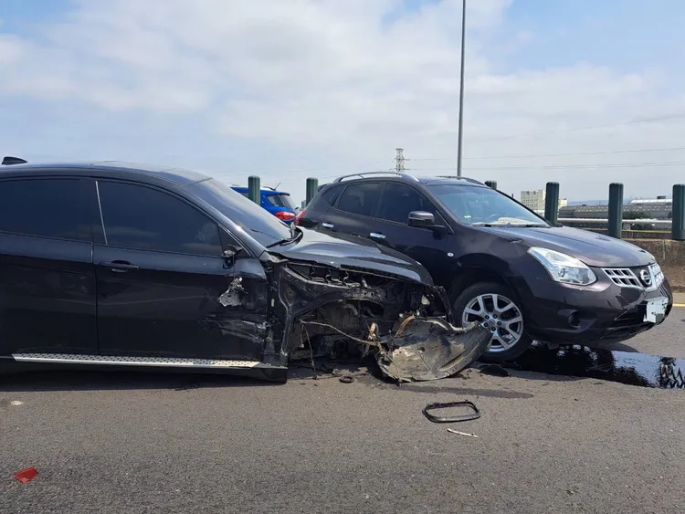 車禍現場。桃園市消防局提供