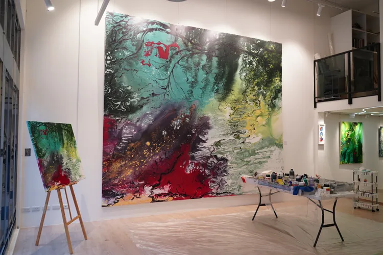 走進展場，你絕對會被這幅高達5公尺的巨幅作品所感動。