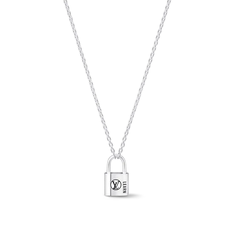Silver Lockit 黑漆LV LOGO與純銀項鍊，2萬5200元。品牌提供