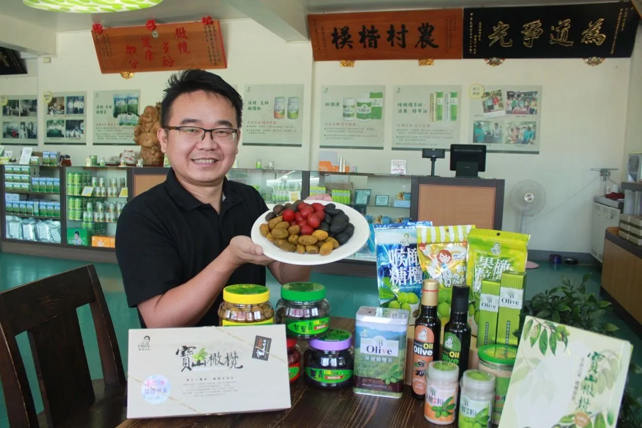 橄欖先生余振華。新竹縣府提供