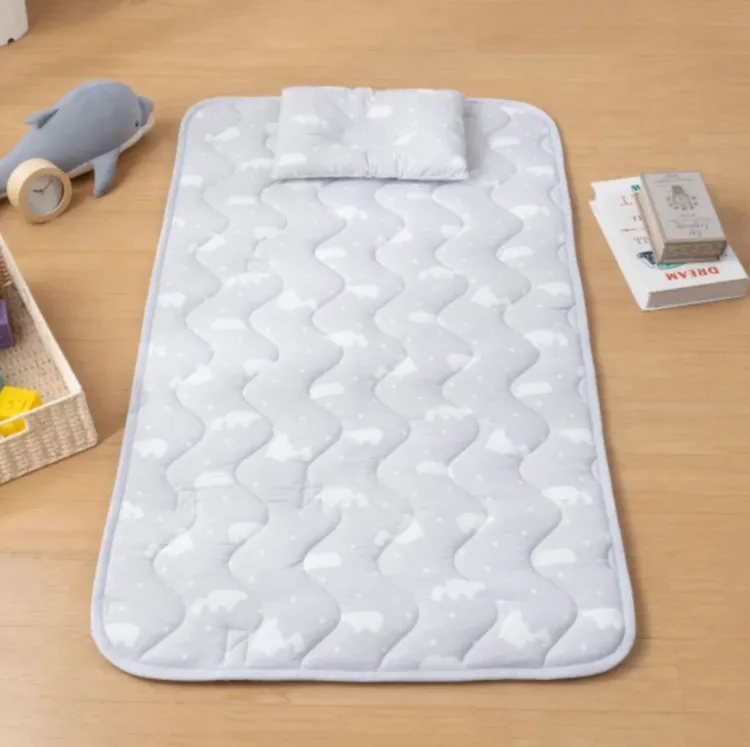 宜得利極致涼感附枕午睡墊原價999元特價969元。業者提供