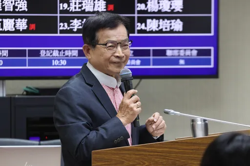 賴士葆不忍了!壓線抵傅崐萁餐敘 當場問「花東三法有那麼急嗎?」