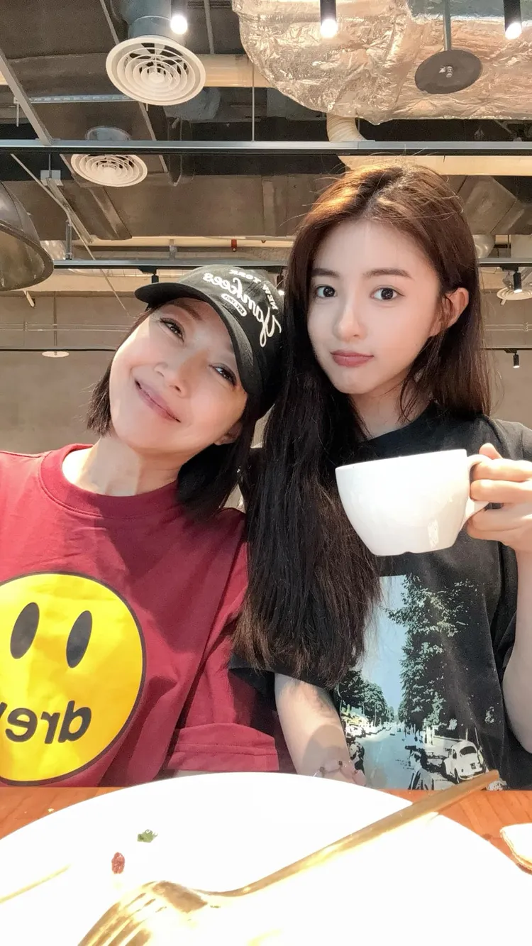 余皓然的寶貝女兒韓菲有「最美星二代」的封號。翻攝余皓然臉書