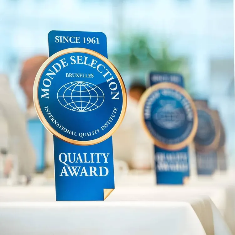 PURE YU 晶亮醇葉黃素EX2024榮獲國際雙金肯定，獲頒食品界的奧斯卡大獎MONDE SELECTION特級金獎。業者提供