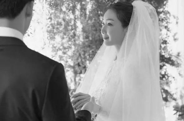 崔智友2018年與小9歲科技新貴結婚。翻攝naver