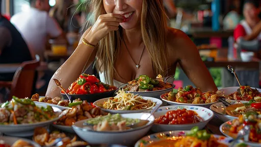 「吃霸王餐無敵?」11天狂嗑5店2萬元 網友指出台中女為何那麼敢