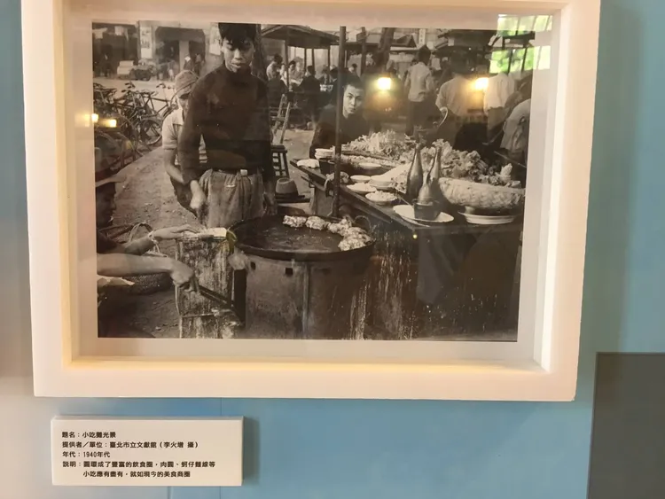 寧夏夜市多數攤商都是來自建成圓環，當年有著台北之胃稱號的建成圓環，攤商雲集，在那個年代南來北往的客流如織來吃眾多庶民小吃，其中雞蛋蚵仔煎令人懷念。圖由寧夏夜市觀光協會提供