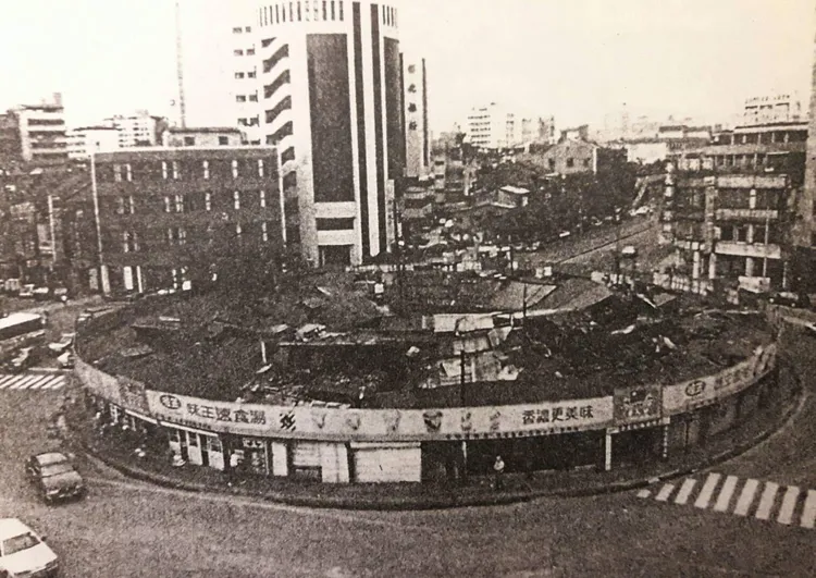 寧夏夜市多數攤商都是來自建成圓環，當年有著台北之胃稱號的建成圓環，攤商雲集，在那個年代南來北往的客流如織來吃眾多庶民小吃。圖由寧夏夜市觀光協會提供