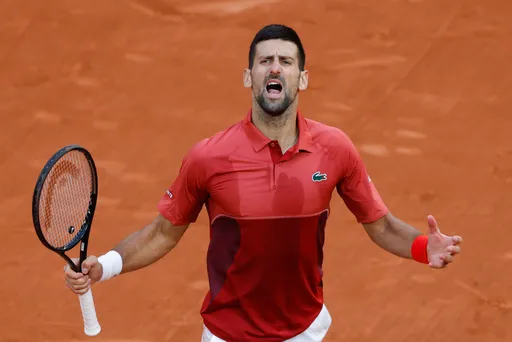 乔科维奇打死不退！扭伤膝盖仍硬撑近5小时逆转胜　写大满贯神纪录