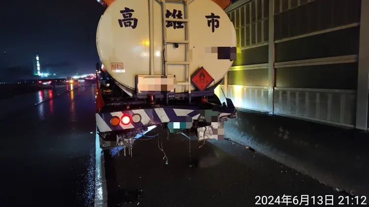 槽車車尾凹損。讀者提供