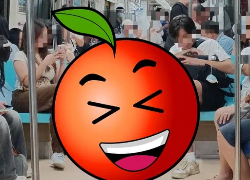 搭捷运见1幕气炸！男女走道上「同动作超挡路」　网酸：是要配对吗