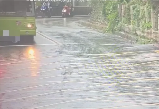 北市首起公車失竊畫面曝光　「她」會開公車！半小時內開2公里棄車逃