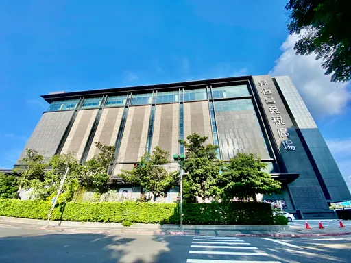 昇恆昌內湖旗艦店復古電影院2天限定快閃 還有馬戲團遊行餐車