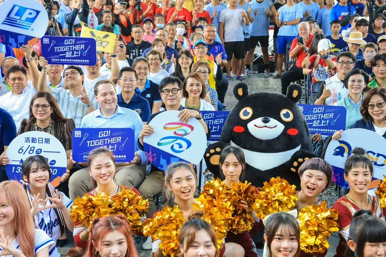 高雄今年龍舟嘉年華邀請多支啦啦隊參加。市府提供