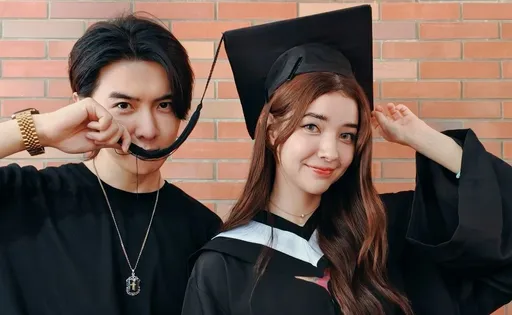 唐禹哲孩子的媽大學畢業囉!他帥氣為她喬帽子 和冷氣千金放閃