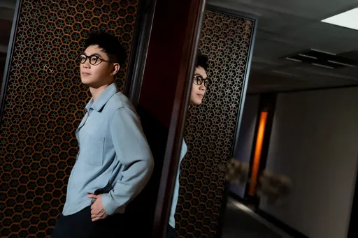 大鵬來台逛夜市連吃5攤　無預警見吳慷仁全裸反應曝光