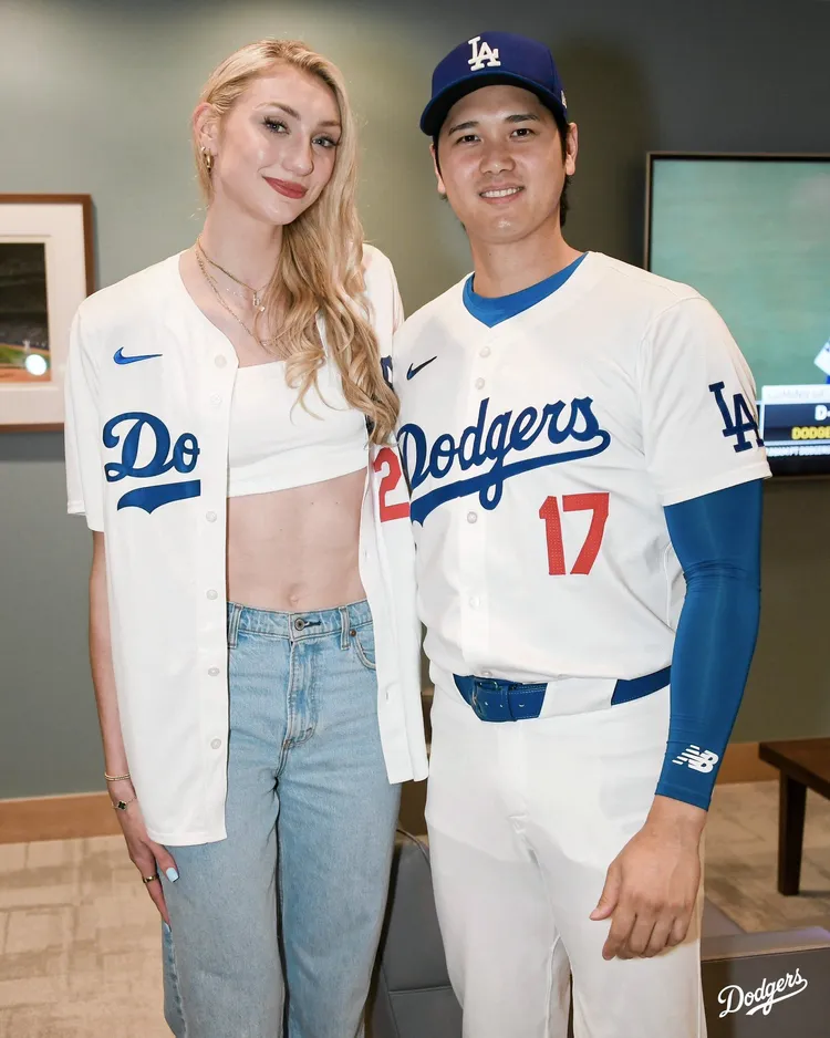 柯瑞乾妹妹之前和大谷合照。  翻攝MLB X