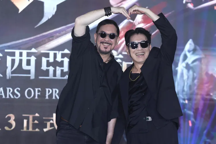 黃秋生（左）和高捷比愛心。彭欣偉攝