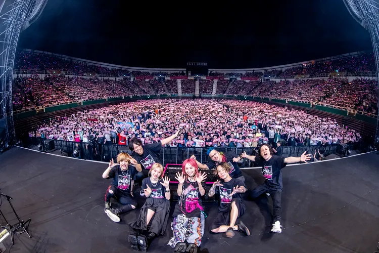 LiSA與9000名粉絲大合照。好玩國際文化提供