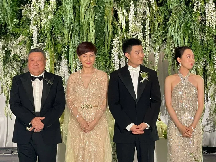 老公丹尼爾（左起）、方芳芳、獨子Jason和媳婦Celine等今晚在上海萬豪酒店舉行婚禮。