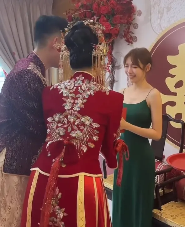 新人向林明禎奉茶。翻攝林明禎IG